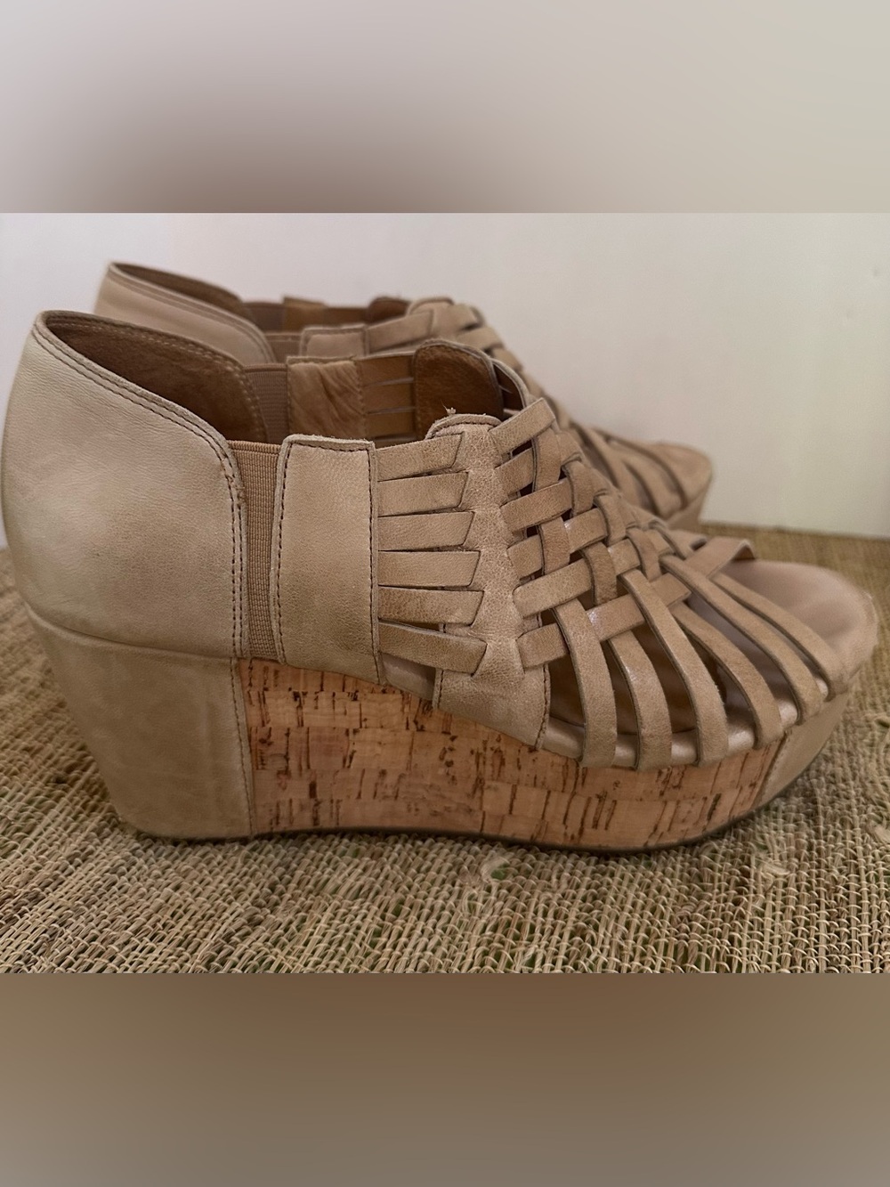 CHOCOLAT BLU womens 6.5 WINIX platform SANDALS SAND LEATHER WEDGE CORK TAN